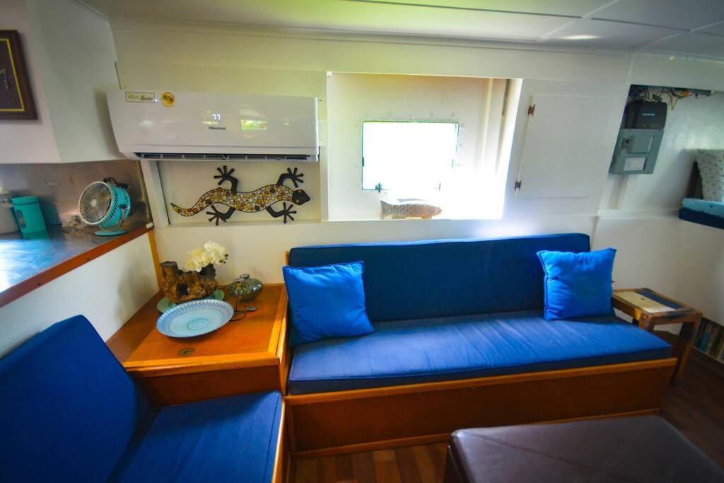 Queen Malesso Houseboat Villa Merizo Exterior foto